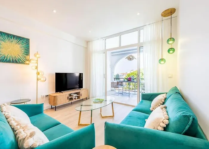 Sea View, Stylish & Modern 2 In The Center * Нерха