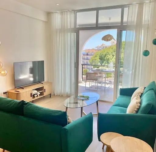 Sea View, Stylish & Modern 2 In The Center Апартаменты Нерха