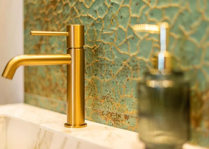 Sea View, Stylish & Modern 2 In The Center شقة نيرخا