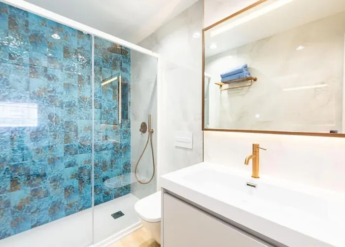 Sea View, Stylish & Modern 2 In The Center شقة