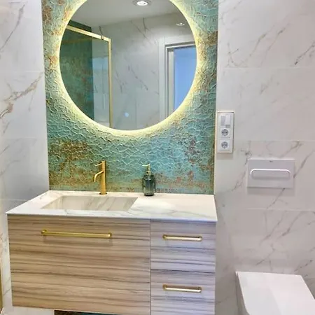 Sea View, Stylish & Modern 2 In The Center Apartment