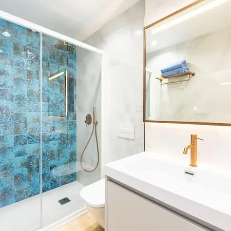 Sea View, Stylish & Modern 2 In The Center Apartment